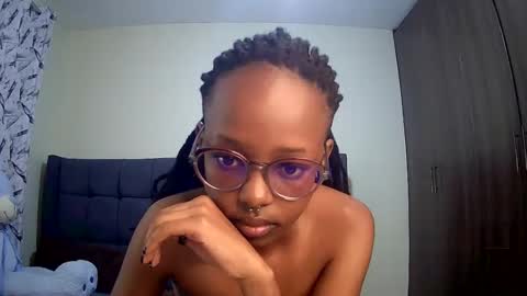 Snapshot of t_okyo chatting on February 5, 9:04 am TOKYO online show from February 5, 9:04 am