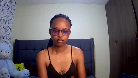 Snapshot of t_okyo chatting on February 7, 5:52 am TOKYO online show from February 7, 5:52 am