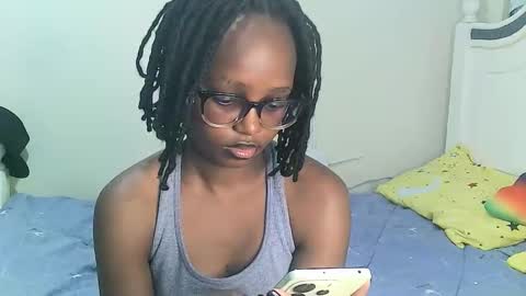 Snapshot of t_okyo chatting on October 19, 5:35 pm TOKYO online show from October 19, 5:35 pm