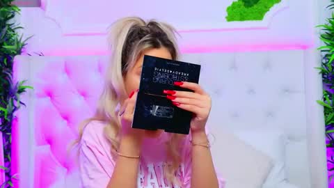 Arianna online show from November 17, 1:06 pm