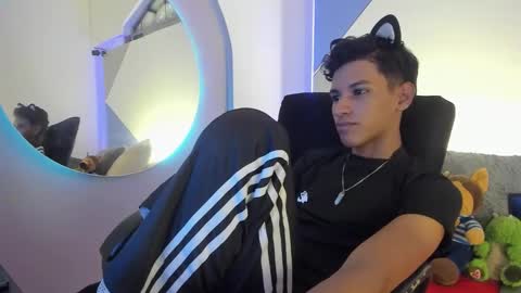 Snapshot of tachi00 chatting on February 23, 9:34 pm Tashi00 online show from February 23, 9:34 pm