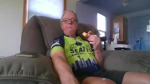 tacrunner66_ online show from April 18, 7:29 pm