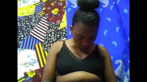 Snapshot of tahiriniah chatting on November 3, 6:36 am tahiriniah online show from November 3, 6:36 am