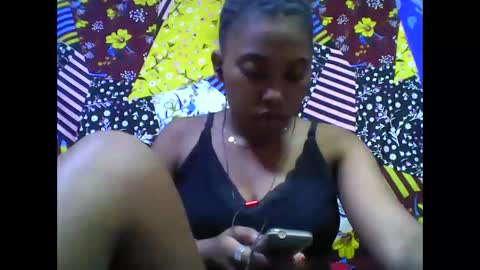 Snapshot of tahiriniah chatting on November 12, 9:21 am tahiriniah online show from November 12, 9:21 am