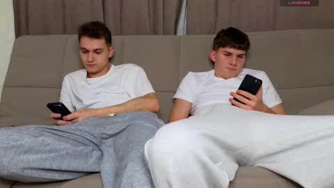 Snapshot of tai_fun chatting on December 15, 6:34 pm Alex online show from December 15, 6:34 pm