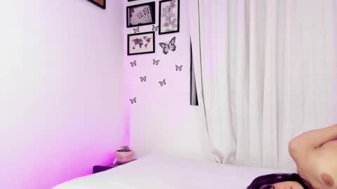 Snapshot of tainy_n_harley chatting on December 17, 5:40 am Liam and Juli online show from December 17, 5:40 am