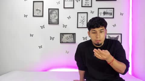 Snapshot of tainy_n_harley chatting on December 28, 4:30 am Liam and Juli online show from December 28, 4:30 am