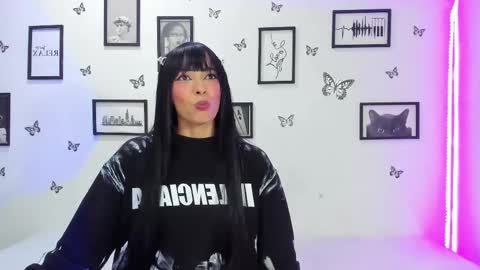 Snapshot of tainy_n_harley chatting on February 24, 7:44 am Liam and Juli online show from February 24, 7:44 am