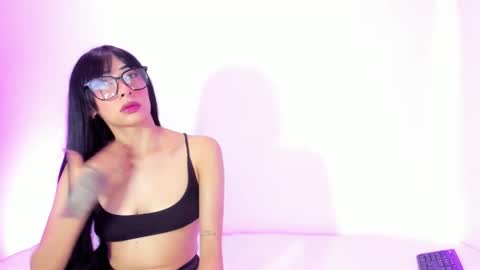 Snapshot of tainy_n_harley chatting on October 12, 5:28 am Liam and Juli online show from October 12, 5:28 am