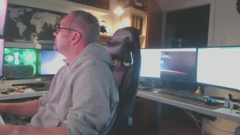 Snapshot of taipan6666 chatting on December 19, 3:30 pm Oliver online show from December 19, 3:30 pm