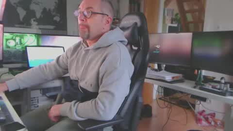 Snapshot of taipan6666 chatting on January 5, 12:53 pm Oliver online show from January 5, 12:53 pm