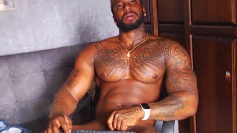 Tairon Tucke online show from December 15, 1:43 pm