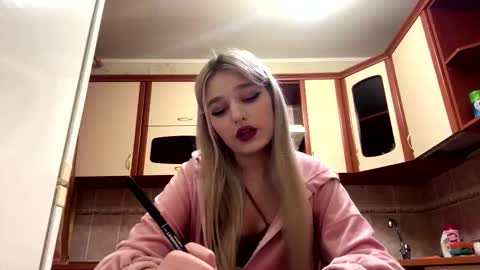 Mia online show from February 13, 3:41 pm