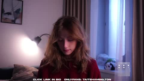 Snapshot of taitehambelton chatting on October 26, 1:11 am Mia online show from October 26, 1:11 am