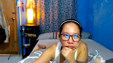 Snapshot of takemetoheavenbaby chatting on August 7, 12:01 am anne online show from August 7, 12:01 am