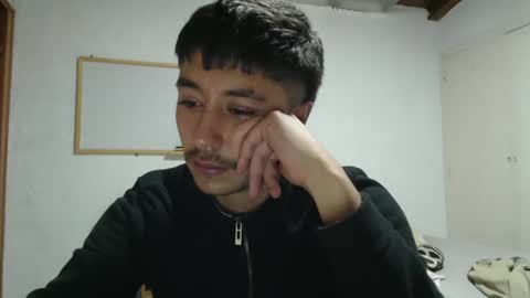 talhi_ online show from January 1, 9:17 am