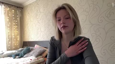 Mia online show from April 29, 4:11 pm