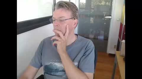 Snapshot of tall_dudenl chatting on April 24, 8:39 am Tall daddy online show from April 24, 8:39 am