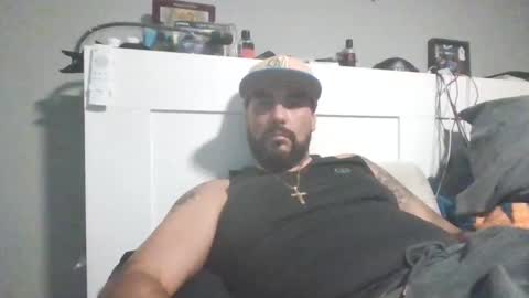 Snapshot of talllatino310 chatting on December 27, 1:43 am talllatino310 online show from December 27, 1:43 am