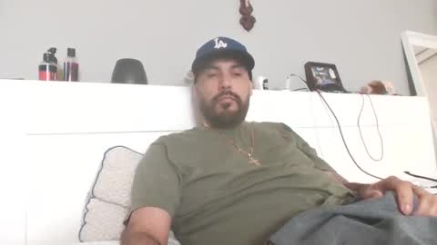 Snapshot of talllatino310 chatting on February 24, 10:03 pm talllatino310 online show from February 24, 10:03 pm