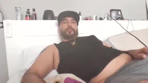 Snapshot of talllatino310 chatting on February 28, 7:35 pm talllatino310 online show from February 28, 7:35 pm