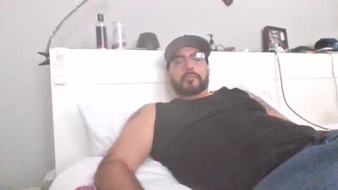 Snapshot of talllatino310 chatting on November 18, 6:01 pm talllatino310 online show from November 18, 6:01 pm