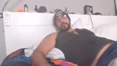 Snapshot of talllatino310 chatting on November 25, 9:04 pm talllatino310 online show from November 25, 9:04 pm