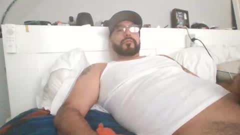 Snapshot of talllatino310 chatting on December 22, 6:16 pm talllatino310 online show from December 22, 6:16 pm