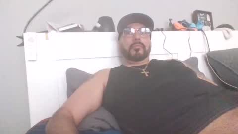 Snapshot of talllatino310 chatting on February 17, 9:43 pm talllatino310 online show from February 17, 9:43 pm