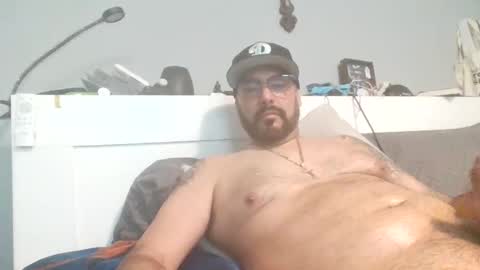 Snapshot of talllatino310 chatting on February 23, 10:29 pm talllatino310 online show from February 23, 10:29 pm