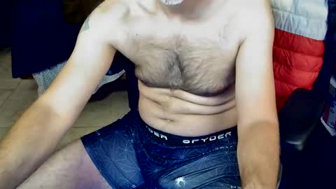 Snapshot of talltannhandsome chatting on October 3, 12:13 pm talltannhandsome online show from October 3, 12:13 pm