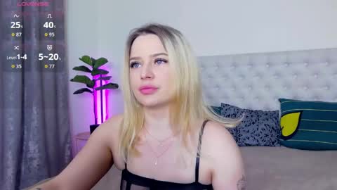 TamarraFox online show from June 9, 4:24 am