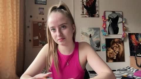 Snapshot of tamiecaimi chatting on March 31, 1:44 pm Karina online show from March 31, 1:44 pm