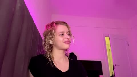 Snapshot of tamiedelagado chatting on November 5, 7:30 am Stacy online show from November 5, 7:30 am