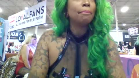 Snapshot of tammygold chatting on December 7, 10:28 pm Tammygold online show from December 7, 10:28 pm