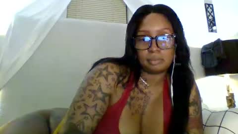 Snapshot of tammygold chatting on December 3, 1:35 am Tammygold online show from December 3, 1:35 am