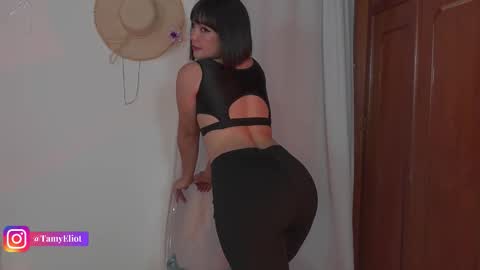 Snapshot of tamyeliot chatting on November 27, 2:02 am Tamy online show from November 27, 2:02 am