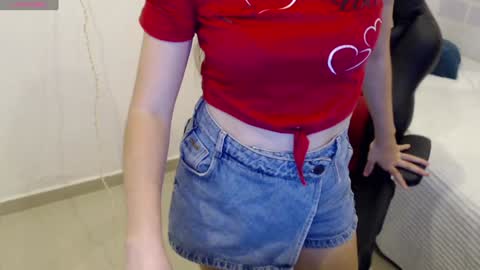 Snapshot of taniadevil_69 chatting on December 9, 3:33 pm Tania  online show from December 9, 3:33 pm