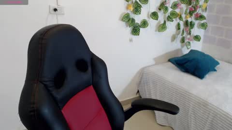 Snapshot of taniadevil_69 chatting on January 15, 7:55 pm Tania  online show from January 15, 7:55 pm
