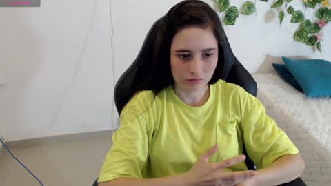 Snapshot of taniadevil_69 chatting on February 7, 5:51 pm Tania  online show from February 7, 5:51 pm