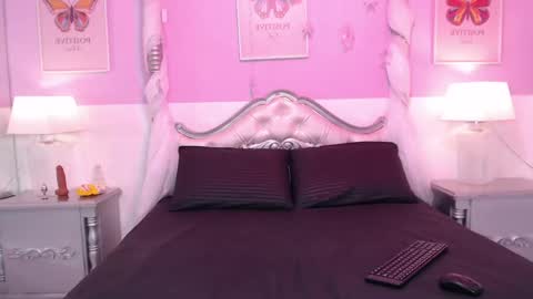 Snapshot of taniapierce chatting on May 21, 12:01 pm Tania Pierce online show from May 21, 12:01 pm