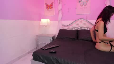 Snapshot of taniapierce chatting on May 24, 12:21 pm Tania Pierce online show from May 24, 12:21 pm