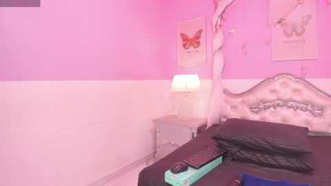 Snapshot of taniapierce chatting on July 1, 12:07 pm Tania Pierce online show from July 1, 12:07 pm