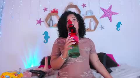 Snapshot of tanisha_curly chatting on June 10, 11:42 am 3 Tanisha 3 online show from June 10, 11:42 am