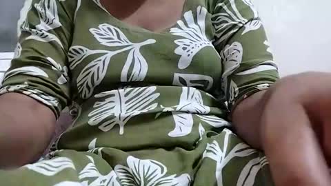 Snapshot of taniya_roy4628 chatting on May 12, 2:30 am taniya_roy4628 online show from May 12, 2:30 am