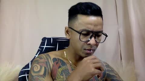 Snapshot of tannedskinmatty chatting on December 15, 8:19 am Matty online show from December 15, 8:19 am