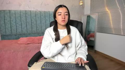 Tara  online show from February 13, 1:18 pm