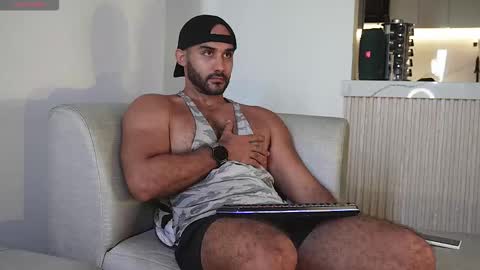 Snapshot of tarek_dan chatting on October 8, 12:14 pm Tarek online show from October 8, 12:14 pm