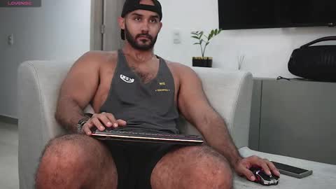 Snapshot of tarek_dan chatting on October 28, 9:13 am Tarek online show from October 28, 9:13 am