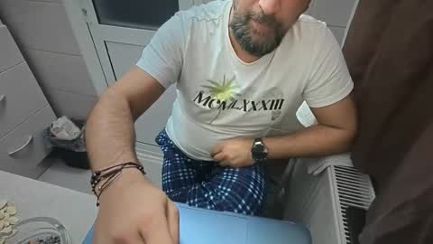 Snapshot of tarkan198 chatting on October 28, 8:44 pm tarkan198 online show from October 28, 8:44 pm